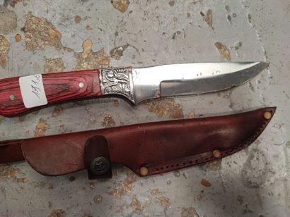Set consisting of two straight knives, one...