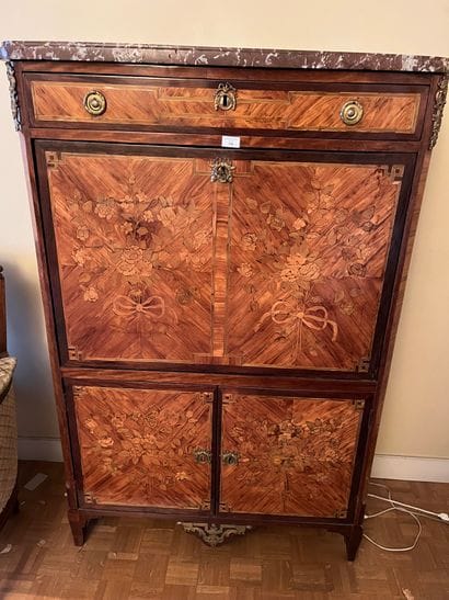 Veneered secretary
Louis XVI period
H: 142...