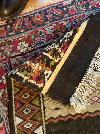 CAUCASE
Two carpets with diamond-shaped medallions
A...