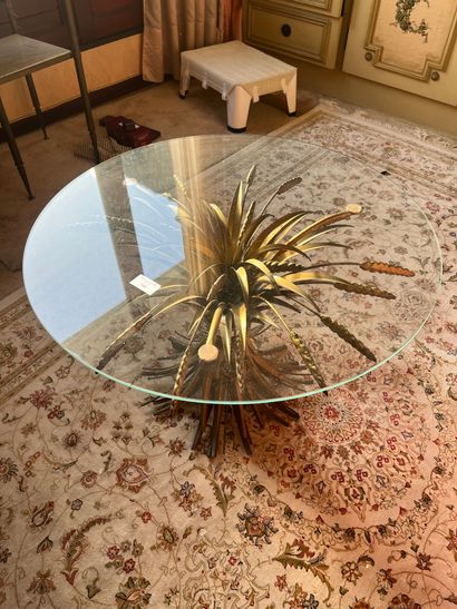Glass pedestal table decorated with ears...