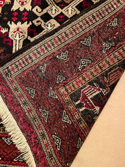 CAUCASE 
Black carpet 
203 x 102cm
