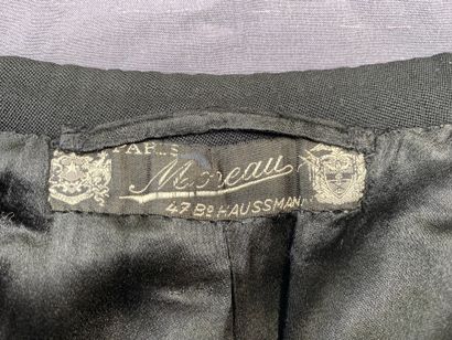 Lot including:
4 tails, 1 jacket in black...