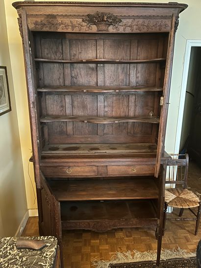 Two-part sideboard in oak carved with flowers
Circa...