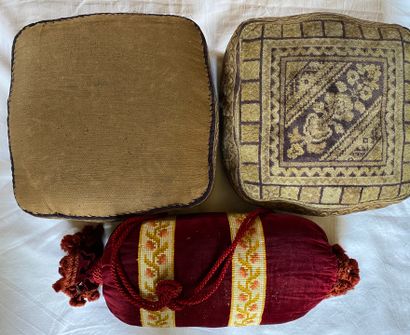 Pair of carriage cushions in velvet with...