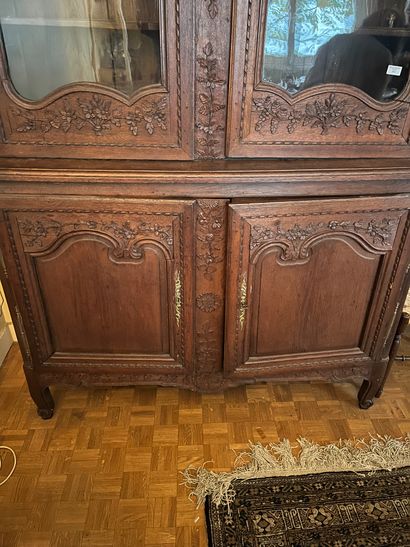 Two-part sideboard in oak carved with flowers
Circa...