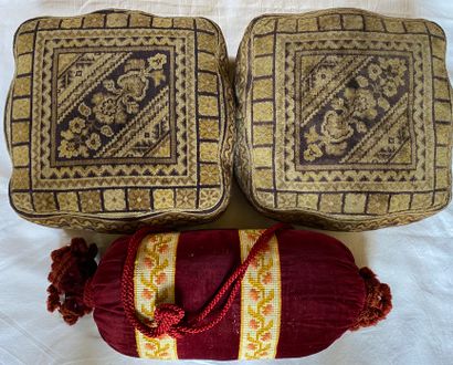 Pair of carriage cushions in velvet with...