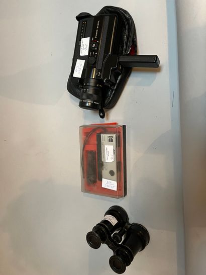 Lot including 3 cameras ( 2 of them alone,...
