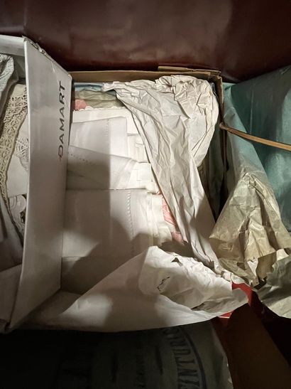 Lot of household linen including sheets,...