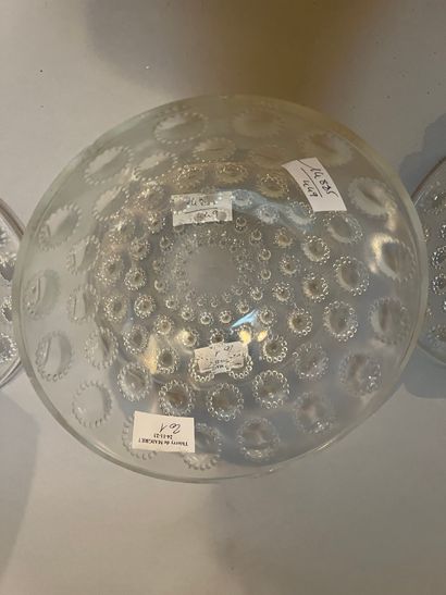 Lalique France set
two bowls (diam: 26 and...