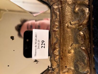 Gilded wood gabled mirror with foliate decoration
Circa...