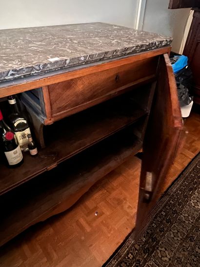 Low sideboard in naurel wood
Eastern work...