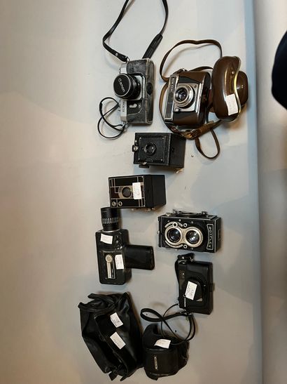 Lot including 3 cameras ( 2 of them alone,...