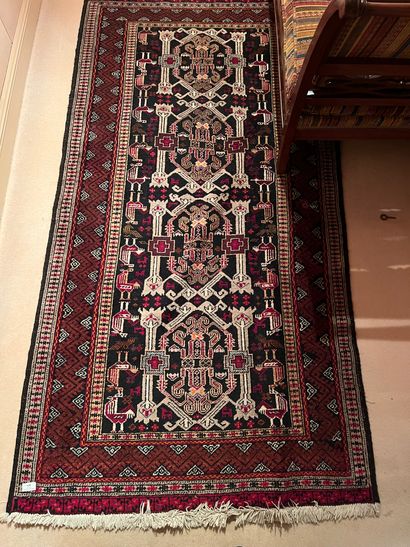 CAUCASE 
Black carpet 
203 x 102cm