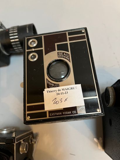 Lot including 3 cameras ( 2 of them alone,...
