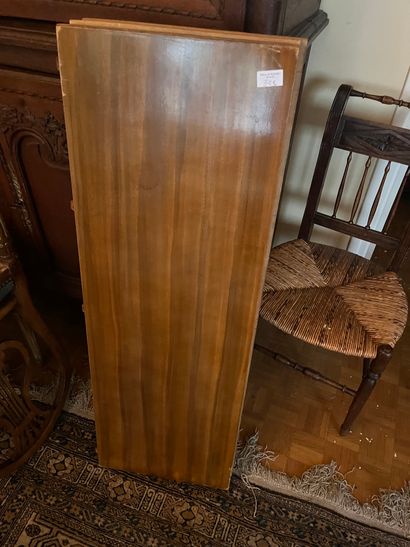 Six-legged shutter table
Directoire style
H:...