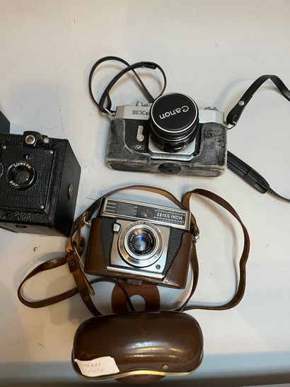 Lot including 3 cameras ( 2 of them alone,...