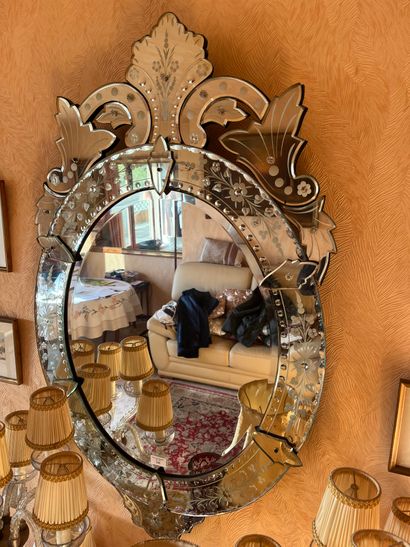 Oval mirror in Venetian glass
20th century...