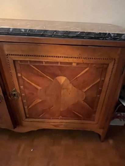 Low sideboard in naurel wood
Eastern work...