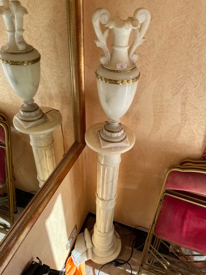 Alabaster selette and amphora
H : 160 cm