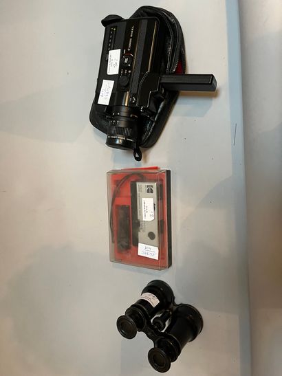 Lot including 3 cameras ( 2 of them alone,...