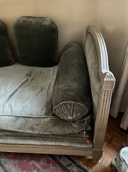 Pair of lacquered daybeds
Louis XVI style
Wear...