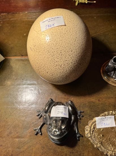 Set of trinkets consisting of an ostrich...