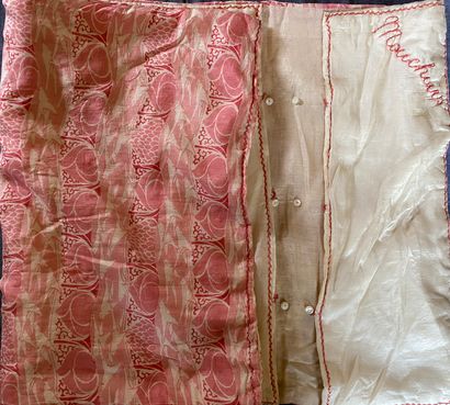 Lot comprising: 3 pairs of silk stockings,...