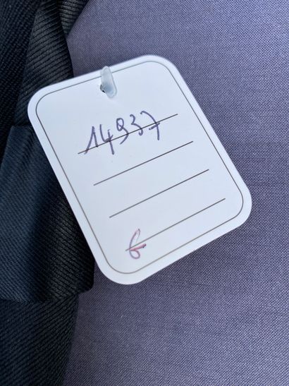 Lot including:
4 tails, 1 jacket in black...