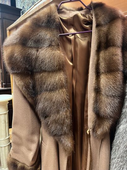 Wool coat with fur collar and cuffs
Wear