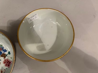 CHINA, Porcelain bowl decorated with flowers...