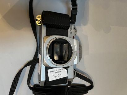 Lot including 3 cameras ( 2 of them alone,...