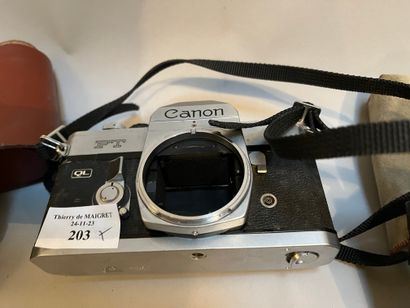 Lot including 3 cameras ( 2 of them alone,...