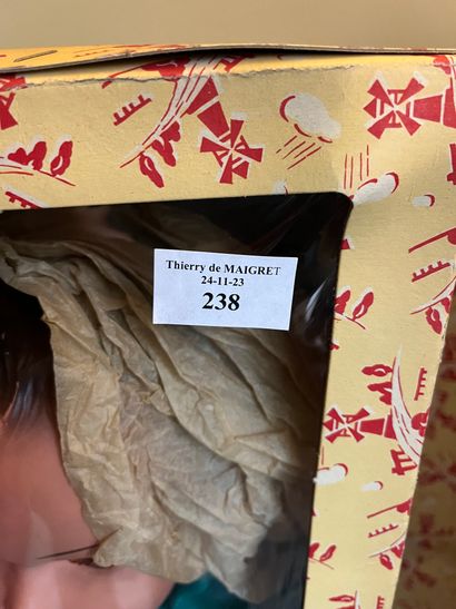 Nani doll in box
Wear and minor accident...