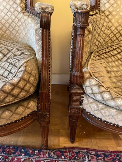 Two bergères in natural beech
Louis XVI period
H:...