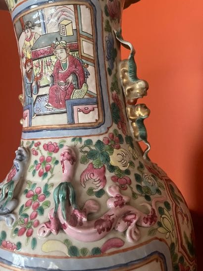 Canton
Large porcelain vase decorated in...