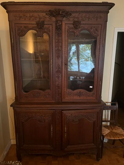 Two-part sideboard in oak carved with flowers
Circa...