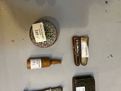 Lot including a horn snuff box featuring...