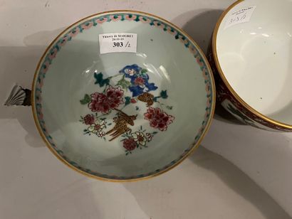 CHINA, Porcelain bowl decorated with flowers...
