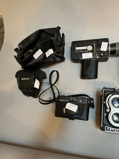 Lot including 3 cameras ( 2 of them alone,...