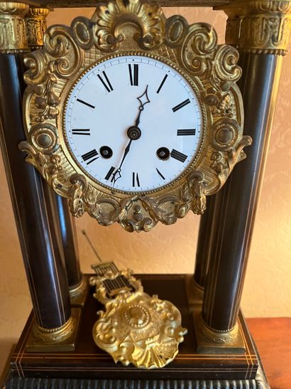 Late 19th century portico clock 
H : 49 
A...