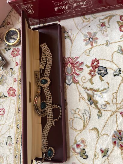 Lot of costume jewelry in gold- and silver-plated...