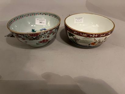 CHINA, Porcelain bowl decorated with flowers...