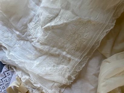 Lot comprising: 3 pairs of silk stockings,...