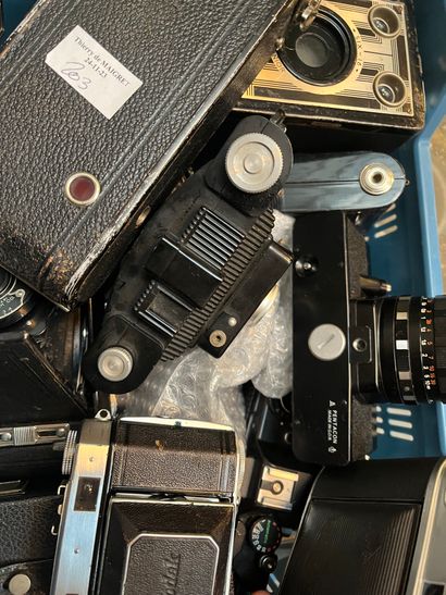 Lot including 3 cameras ( 2 of them alone,...