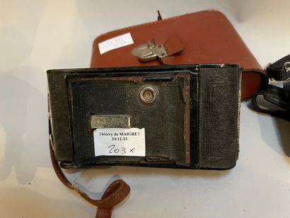 Lot including 3 cameras ( 2 of them alone,...