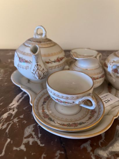 Lot of porcelain objects including head to...