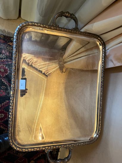 Serving tray in silver-plated metal
Worn
Length...