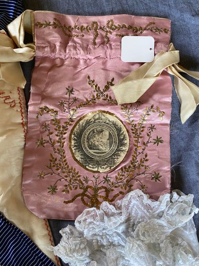 Lot comprising: 3 pairs of silk stockings,...