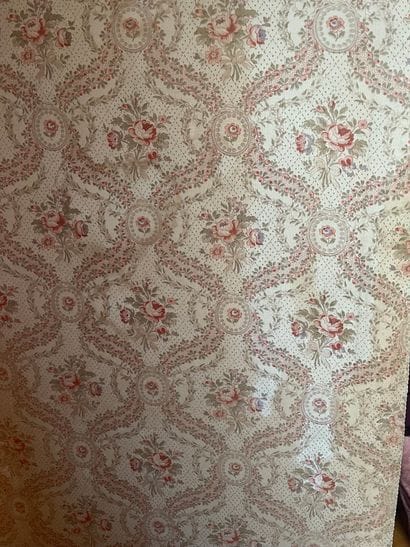 Four-leaf fabric screen decorated with bouquets...