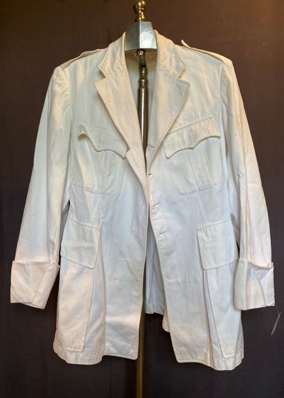 Lot including:
4 tails, 1 jacket in black...